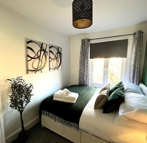 Green Suite - Central Reading - Relocators - Work