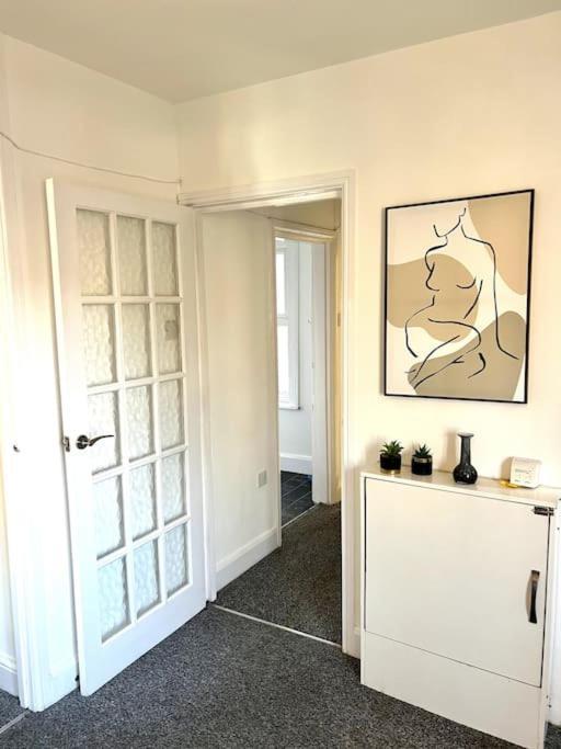 - - Relocators - Work Apartment *